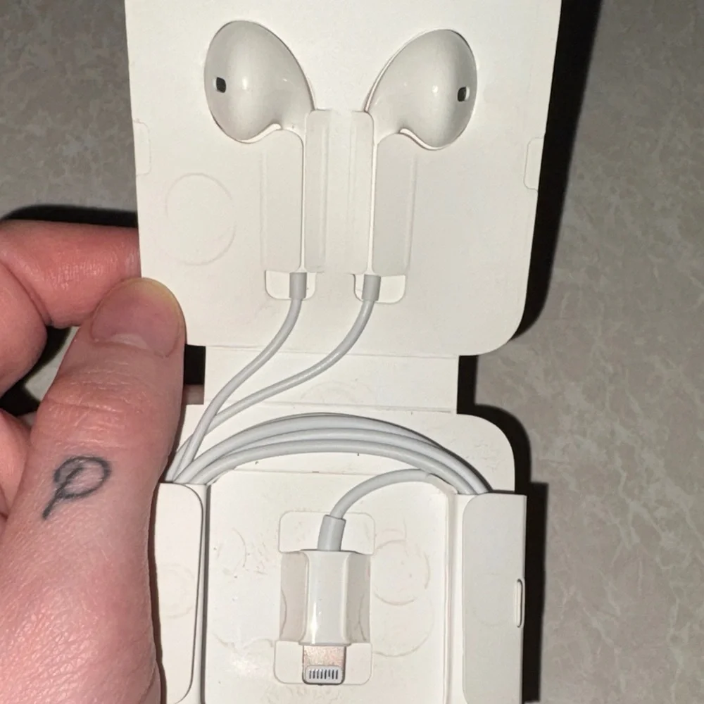 White wire Earbuds for iPhone